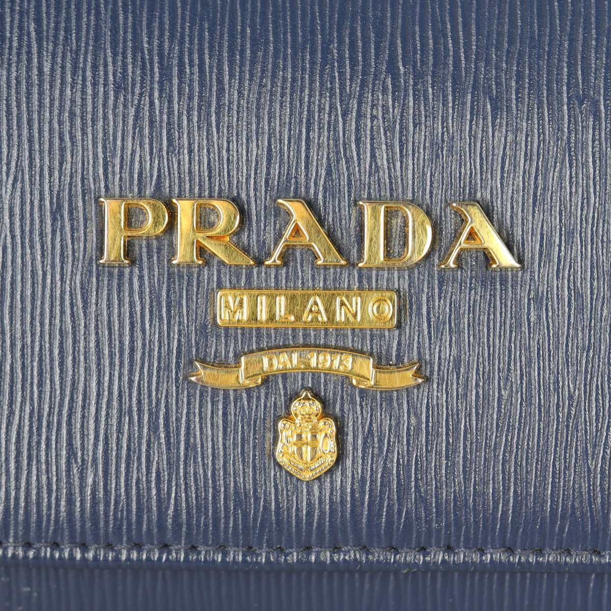 Prada Vitello Move Wallet on Chain
