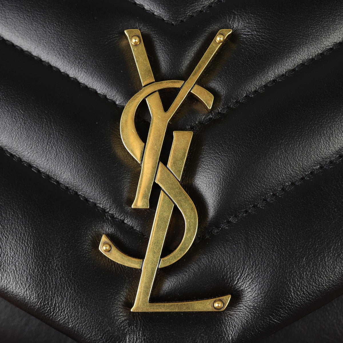 Saint Laurent Loulou Medium