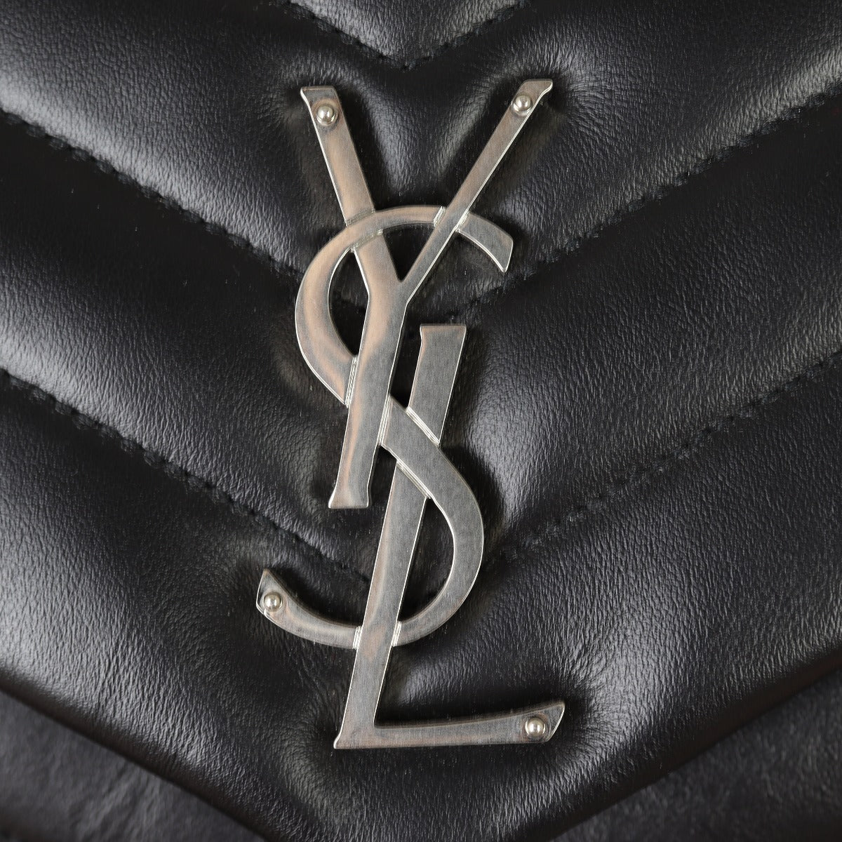 Saint Laurent Loulou Medium
