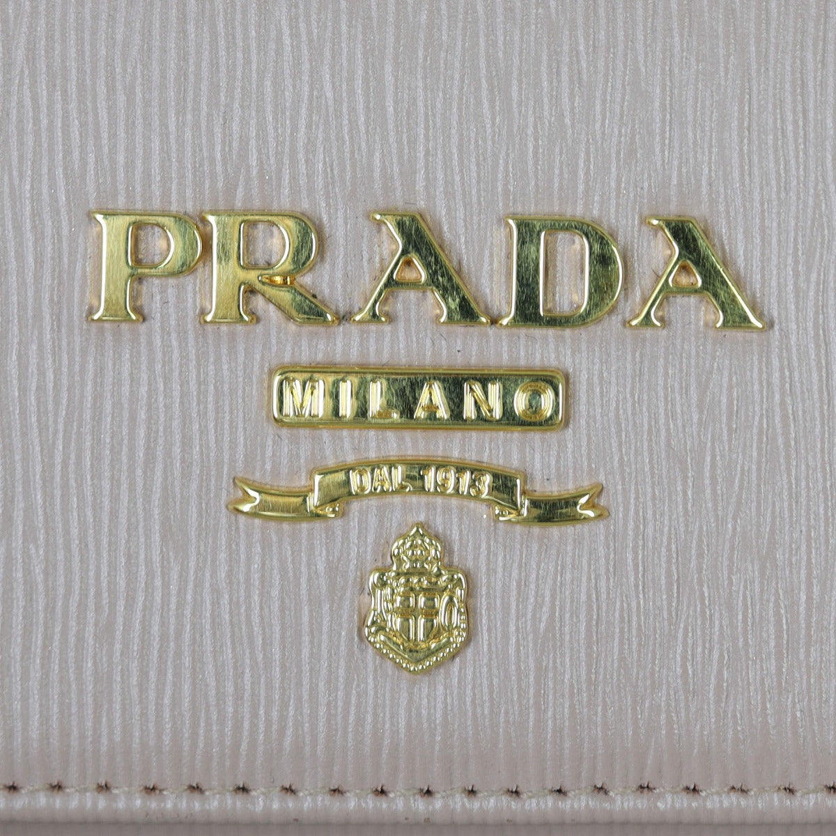 Prada Vitello Move Wallet on Chain