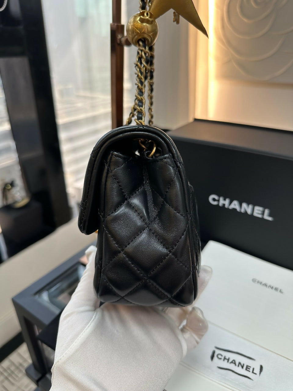 Chanel (21)Gold Ball Mini 17