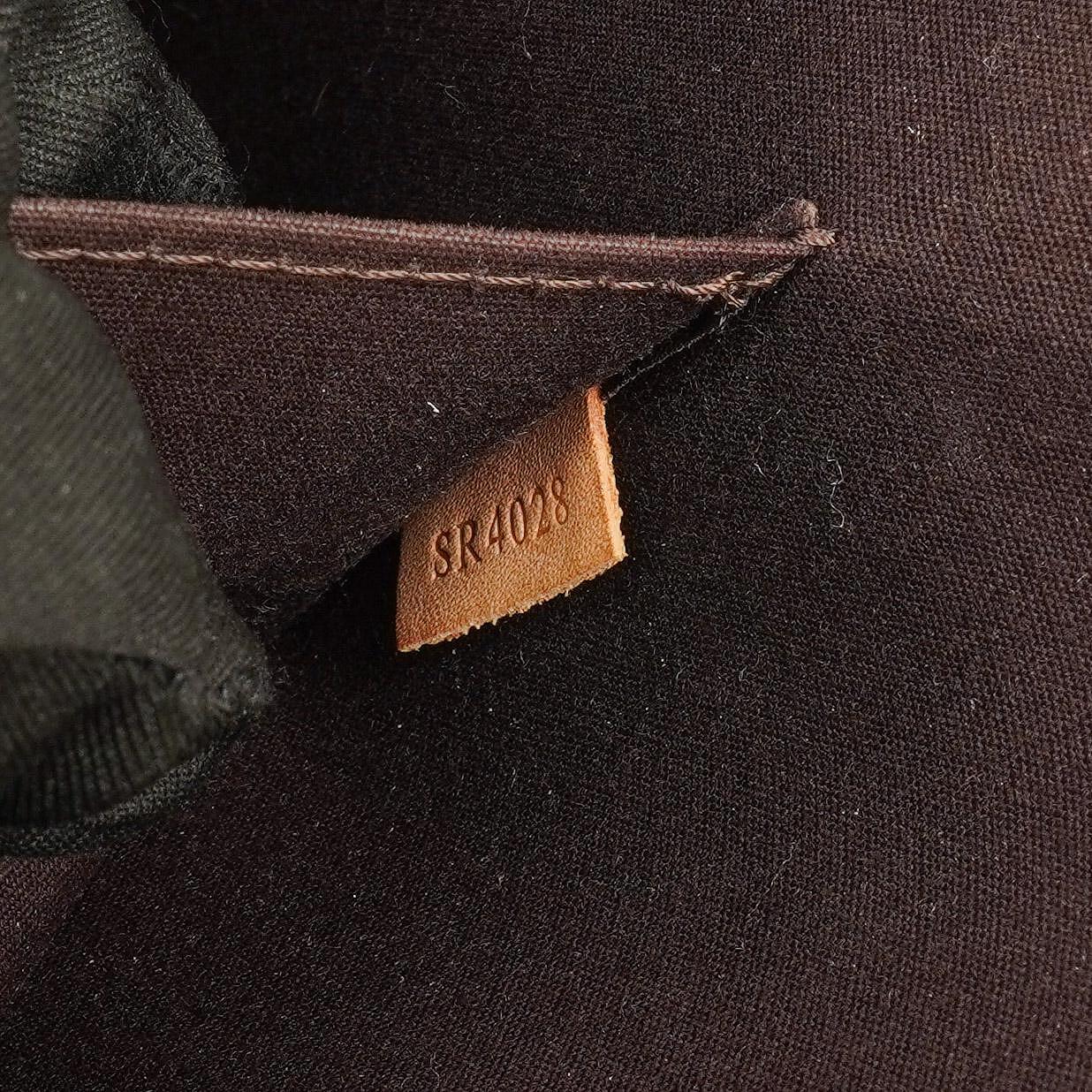Louis Vuitton Amarante Monogram Vernis Roxbury Drive Bag