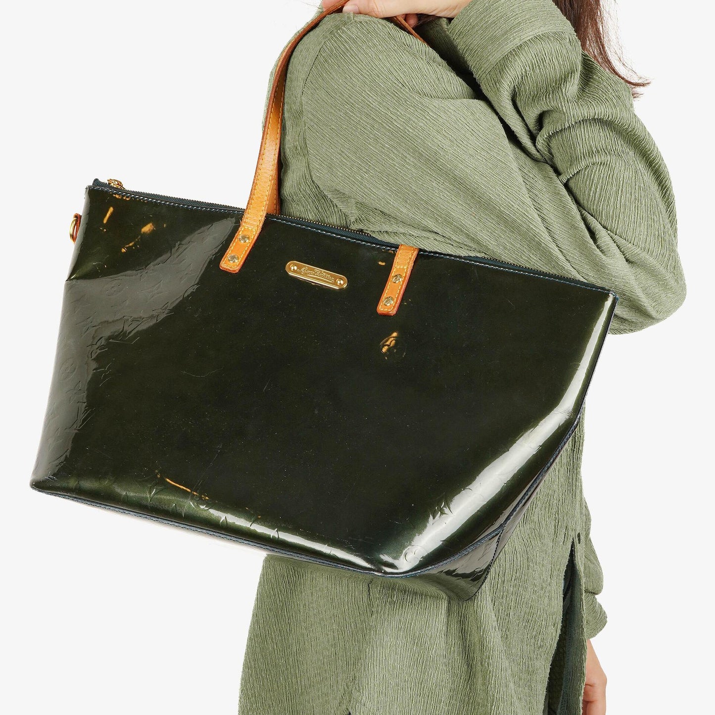 Louis Vuitton Bellevue Monogram Vernis Handbag
