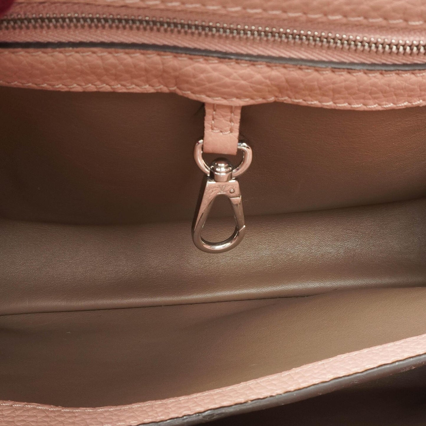 Louis Vuitton Capucines MM Pink Leather Handbag