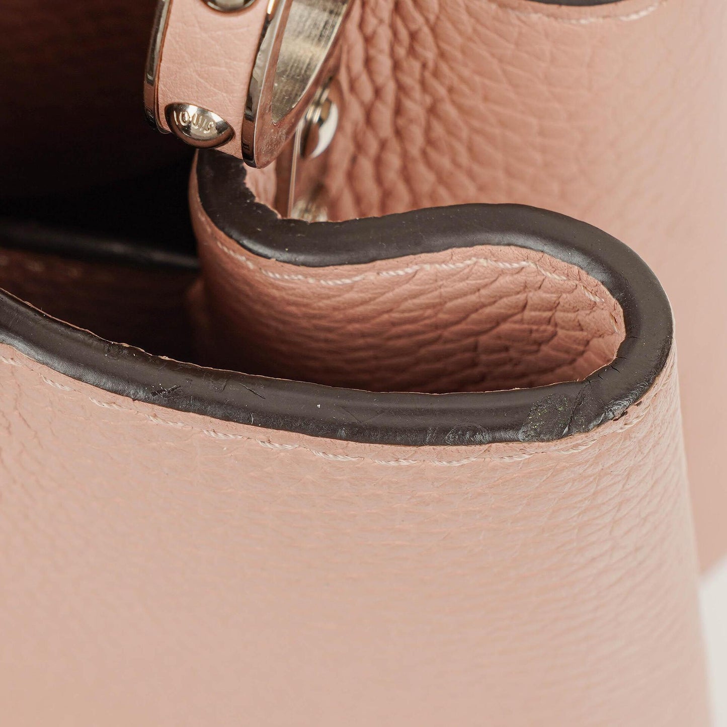 Louis Vuitton Capucines MM Pink Leather Handbag