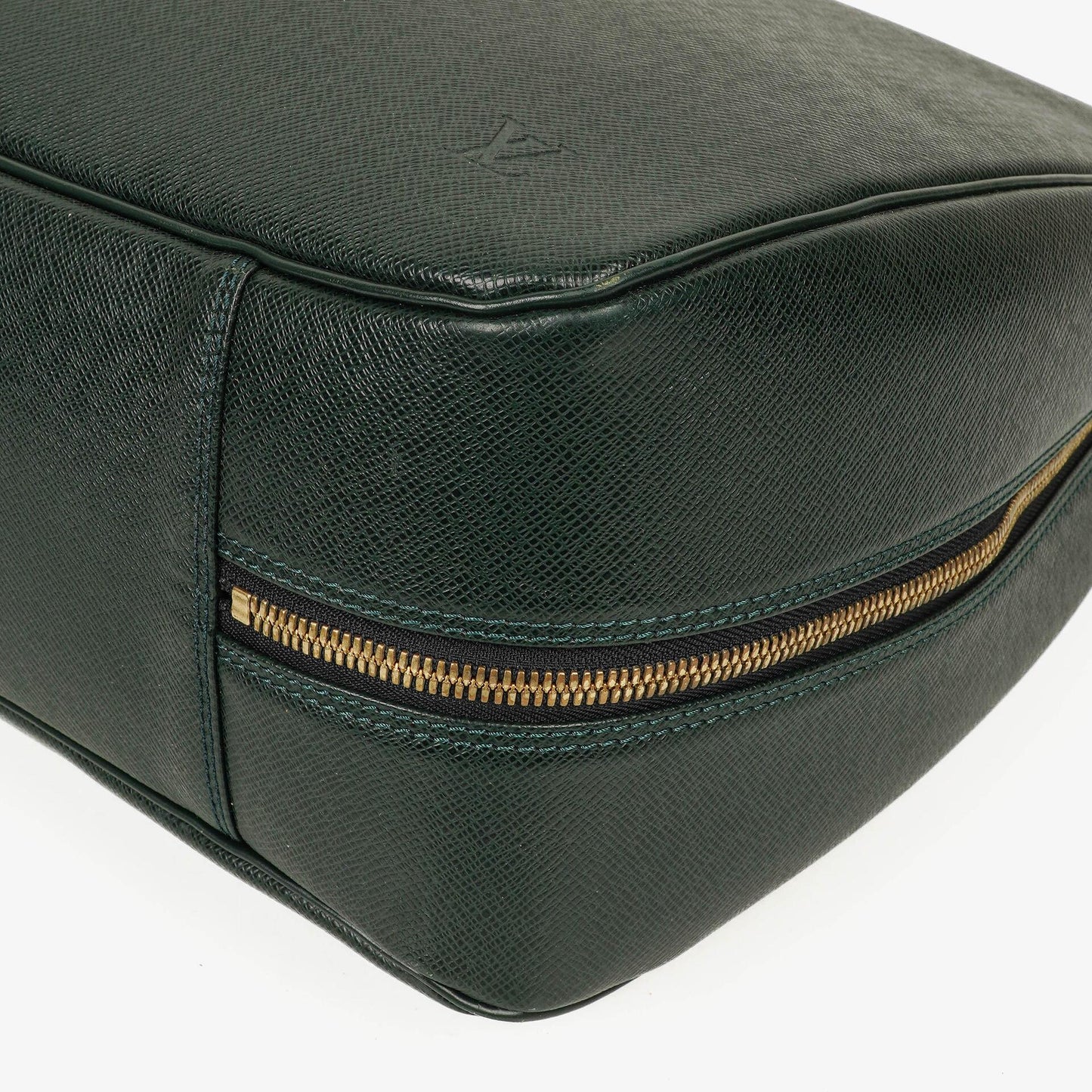 Louis Vuitton Helanga 1 Poche Epicea Taiga Leather Travel Bag