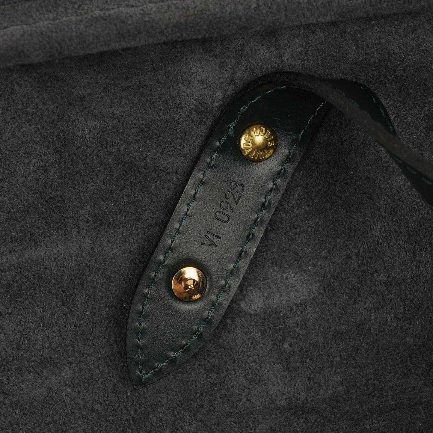 Louis Vuitton Helanga 1 Poche Epicea Taiga Leather Travel Bag