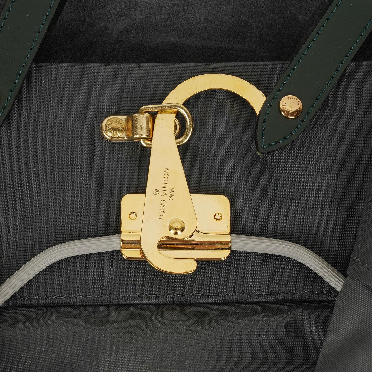 Louis Vuitton Helanga 1 Poche Epicea Taiga Leather Travel Bag