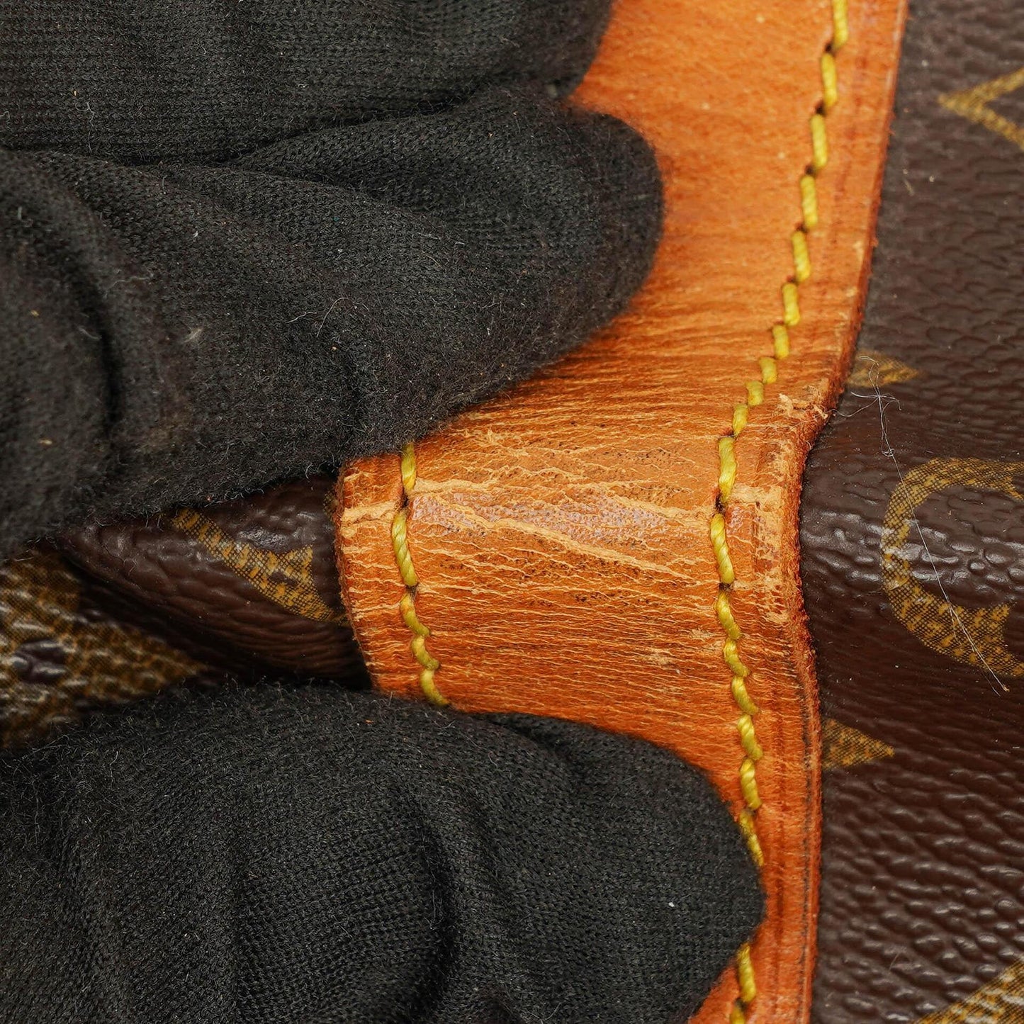 Louis Vuitton Keepall 55 Bandoulière Monogram Canvas Travel Bag