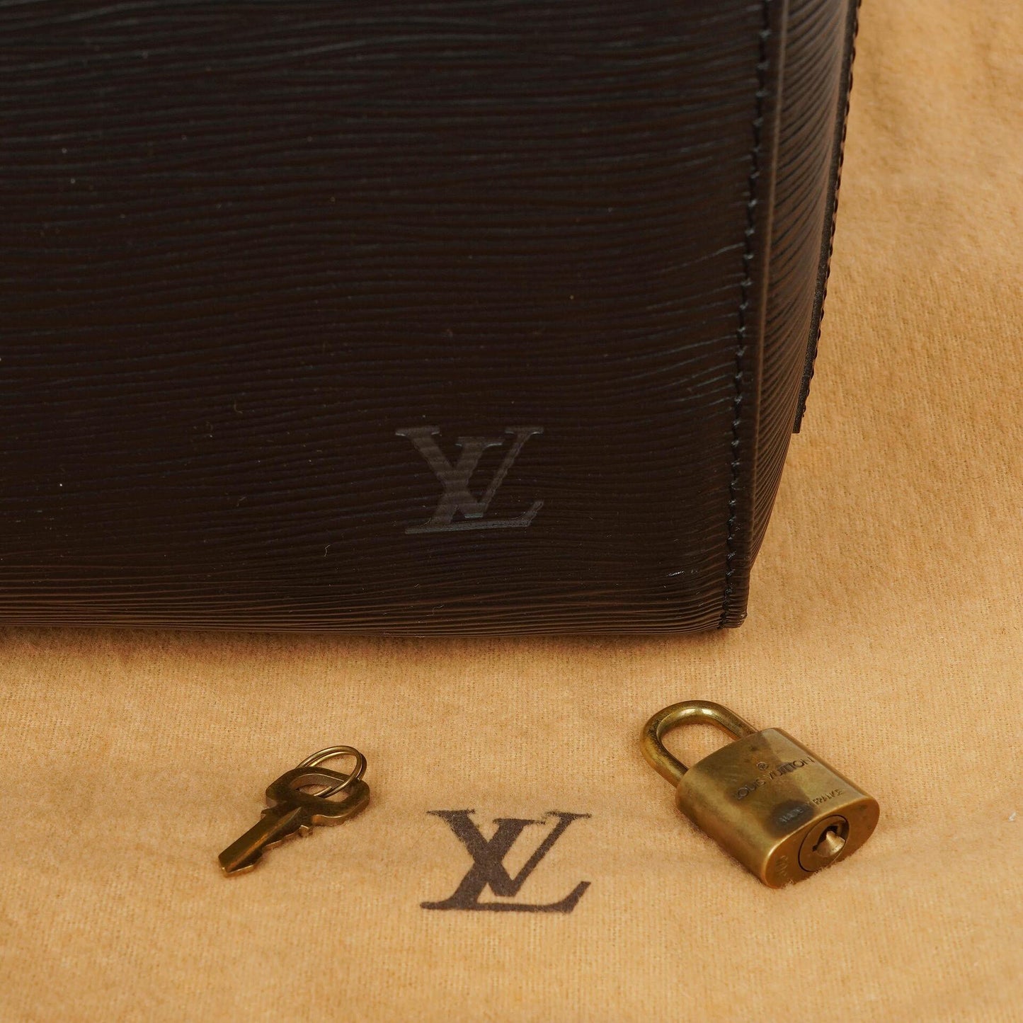 Louis Vuitton Keepall 55 Black EPI Leather Travel Bag