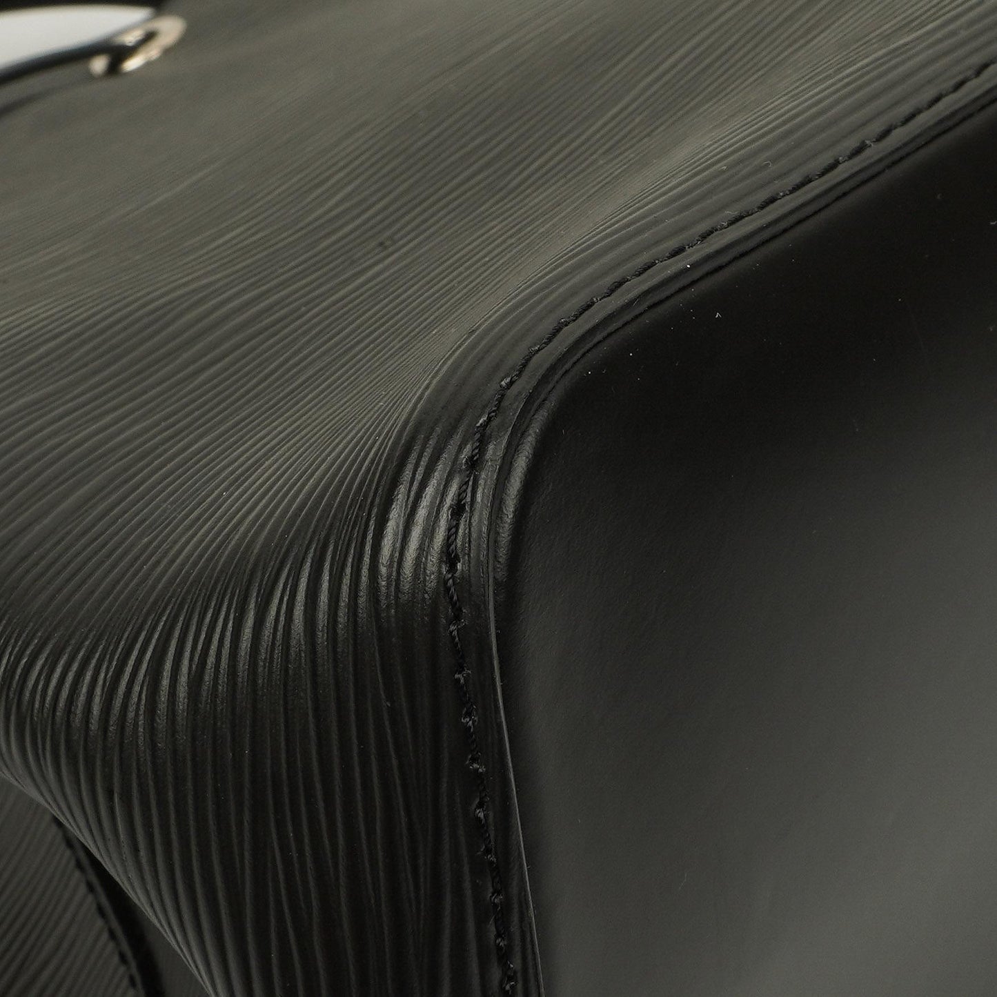 Louis Vuitton NéoNoé EPI Black Noir Drawstring Bucket Bag, 2020