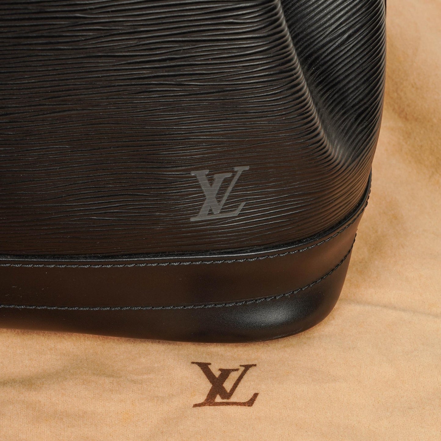 Louis Vuitton Noe Grande GM Black EPI Leather Shoulder Bag