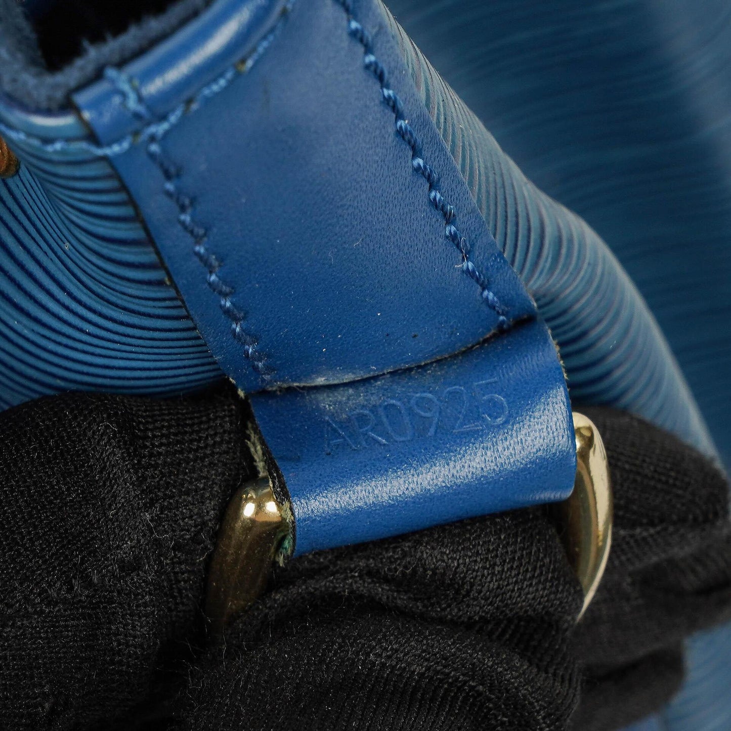 Louis Vuitton Noe Grande GM Blue EPI Leather Shoulder Bag