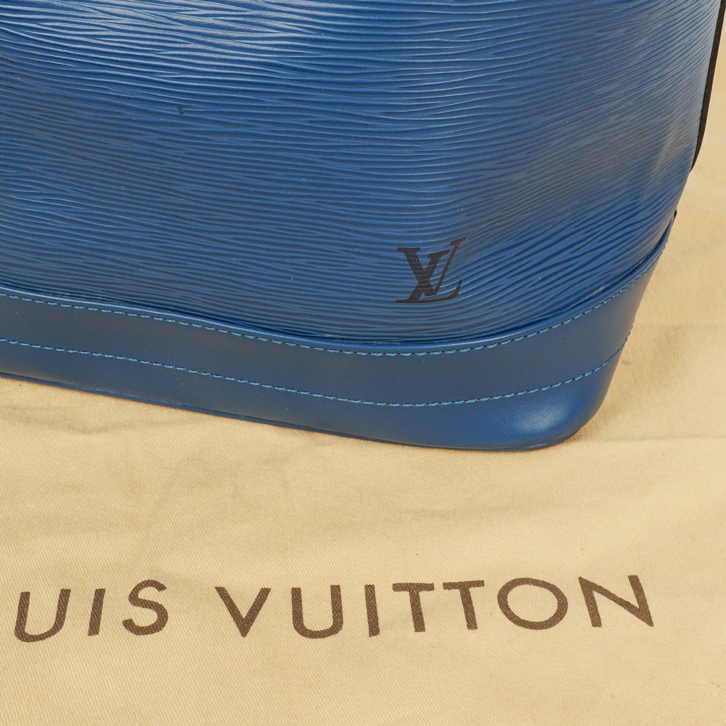 Louis Vuitton Noe Grande GM Blue EPI Leather Shoulder Bag