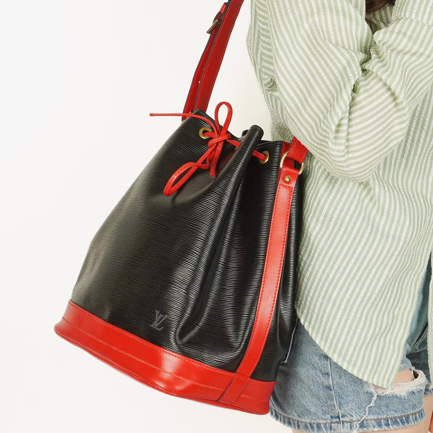 Louis Vuitton Noe Grande GM Bslck And Red EPI Leather Shoulder Bag