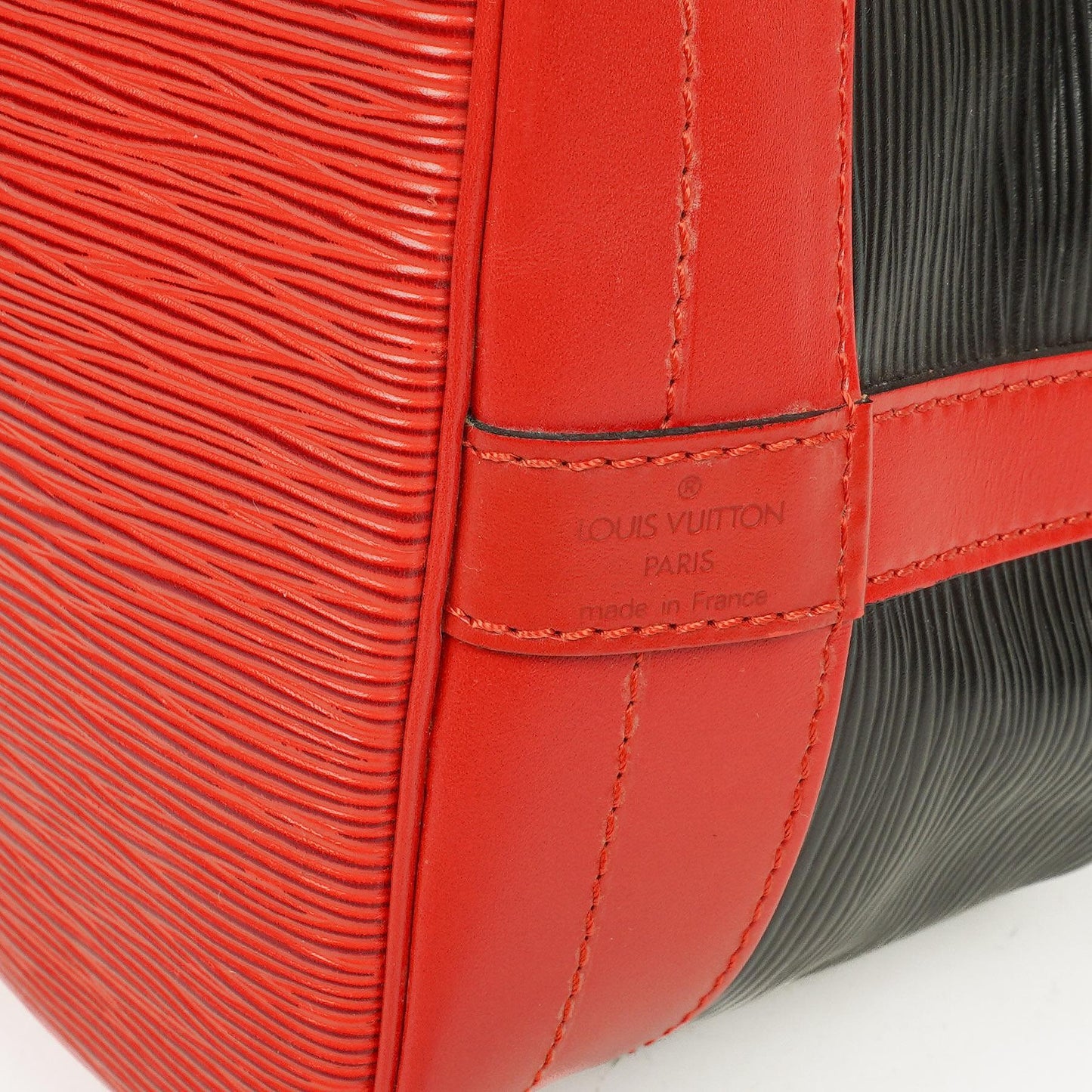 Louis Vuitton Noe Grande GM Bslck And Red EPI Leather Shoulder Bag