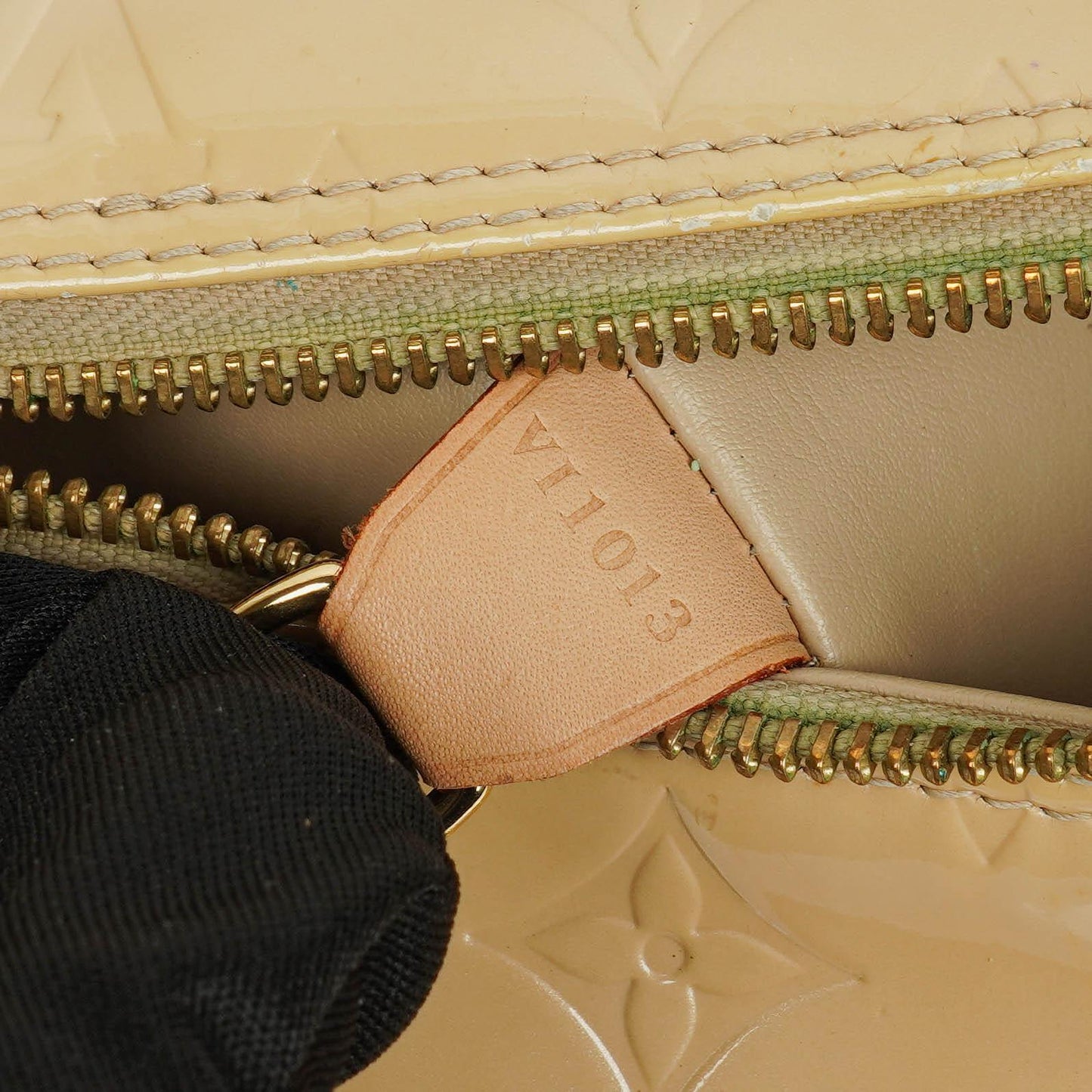 Louis Vuitton Papillon 30 Bedford Cream Beige Monogram Vernis Leather Bag