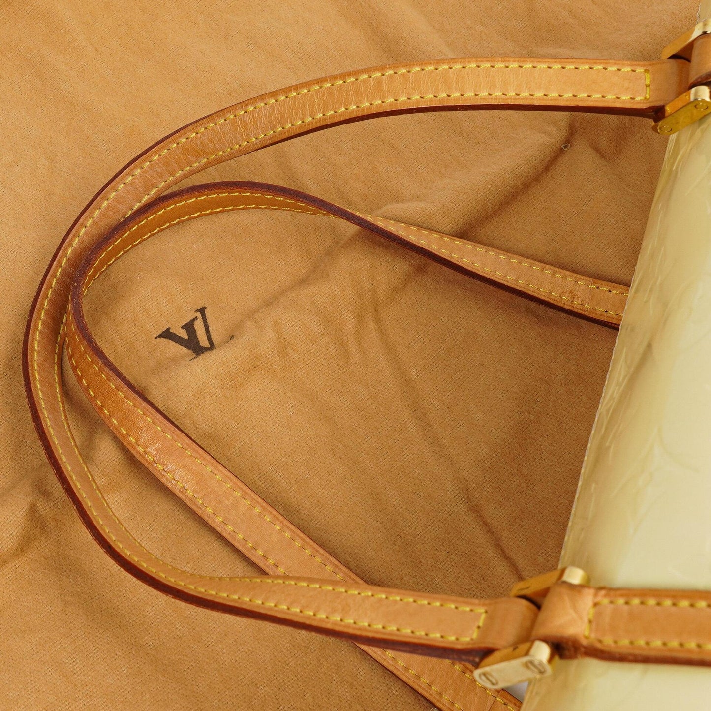 Louis Vuitton Papillon 30 Bedford Perle Monogram Vernis Leather Bag