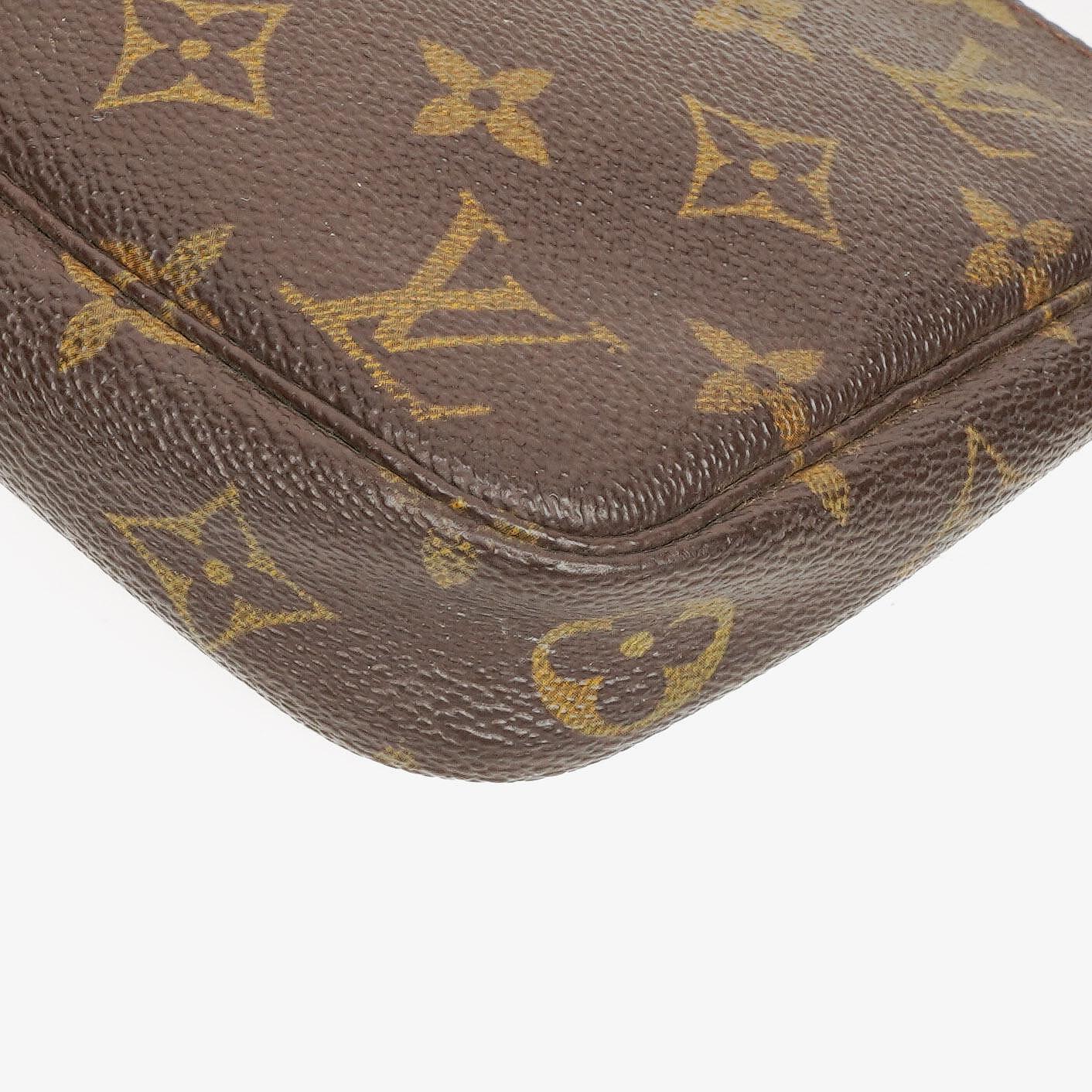 Louis Vuitton Pochette Accessoires Monogram Canvas Clutch Handbag