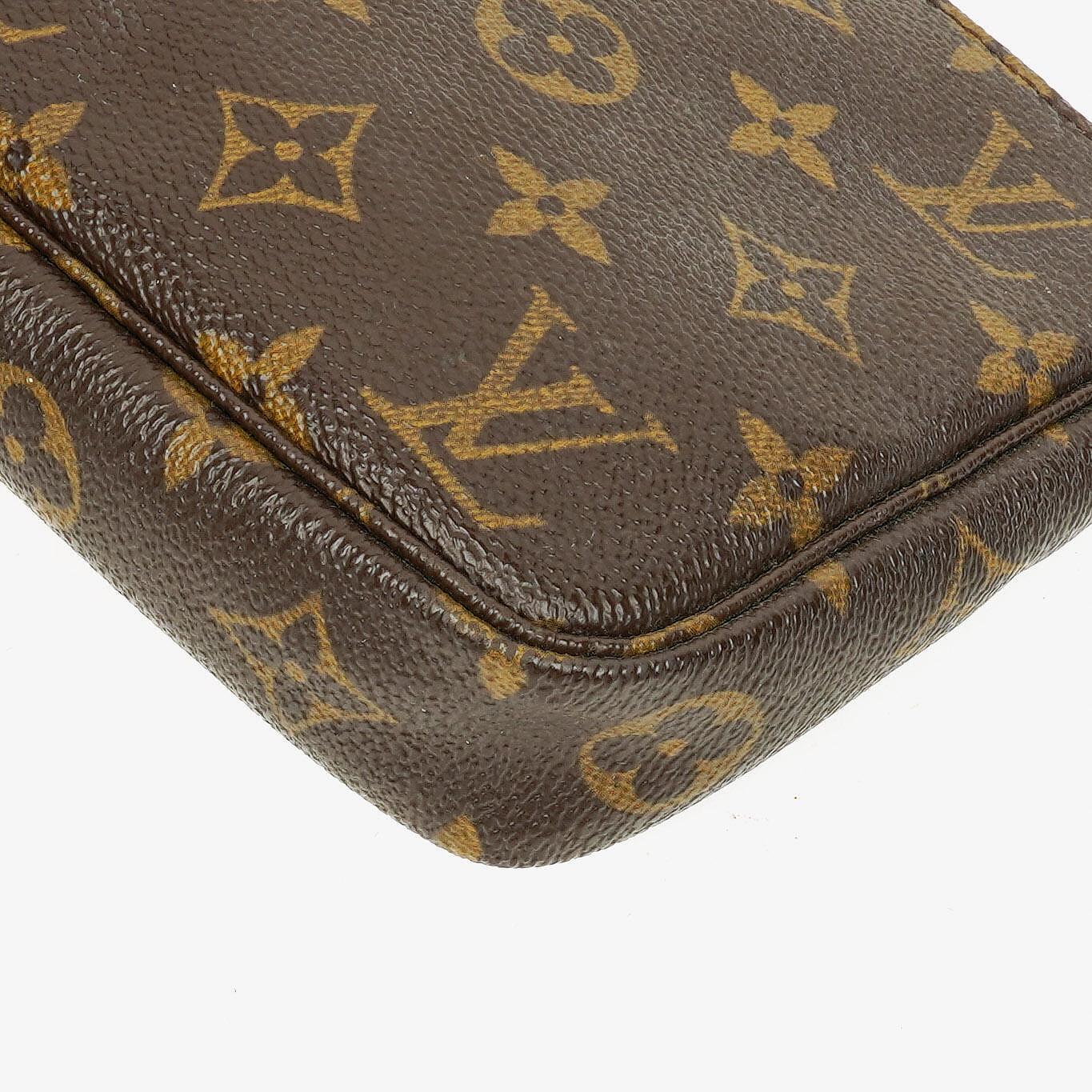 Louis Vuitton Pochette Accessoires Monogram Canvas Clutch Handbag
