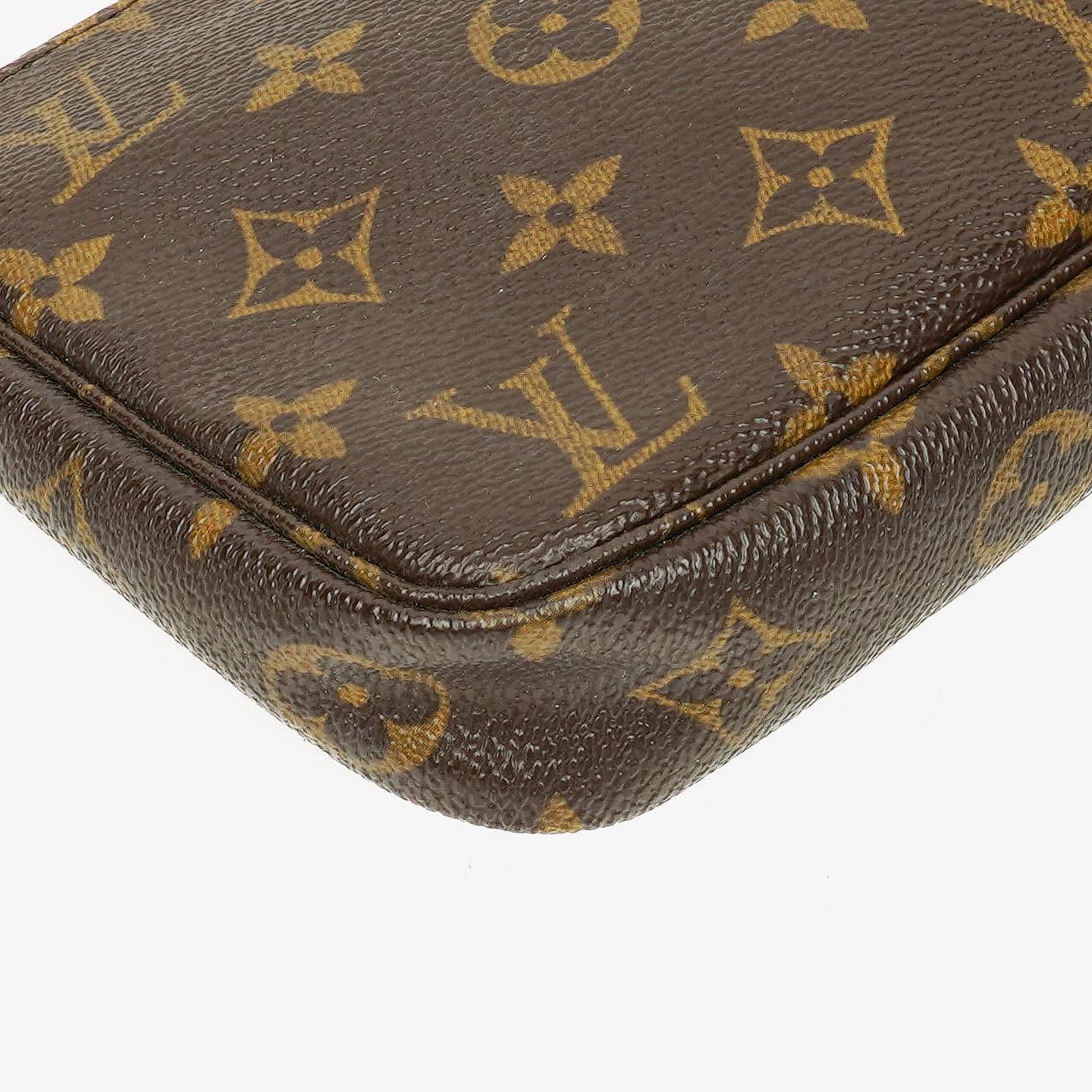 Louis Vuitton Pochette Accessoires Monogram Canvas Clutch Handbag