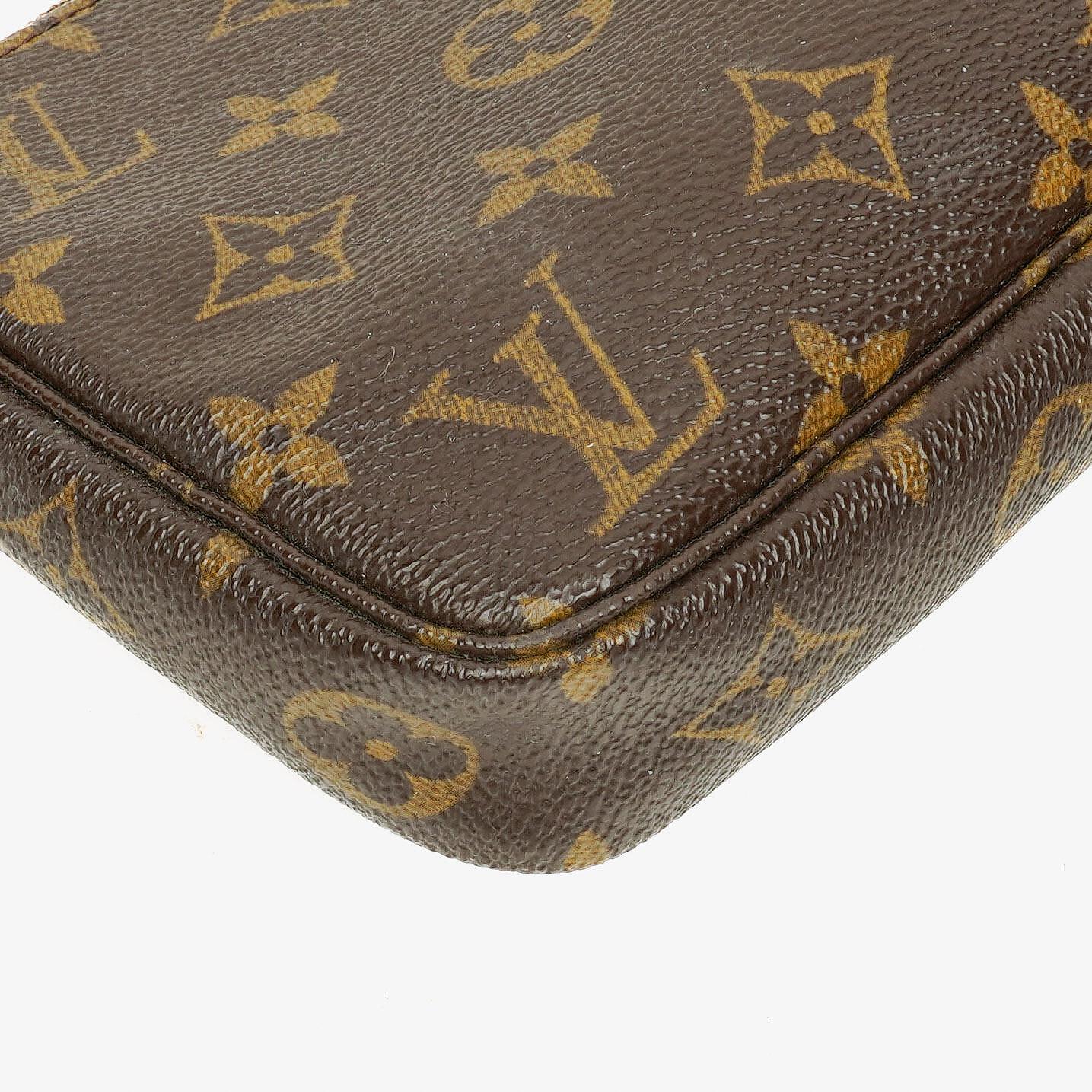 Louis Vuitton Pochette Accessoires Monogram Canvas Clutch Handbag