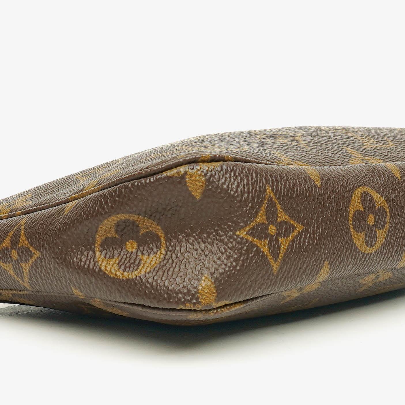 Louis Vuitton Pochette Accessoires Monogram Canvas Clutch Handbag