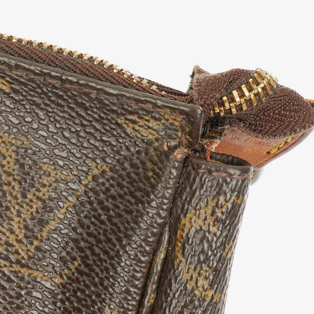 Louis Vuitton Pochette Accessoires Monogram Canvas Clutch Handbag