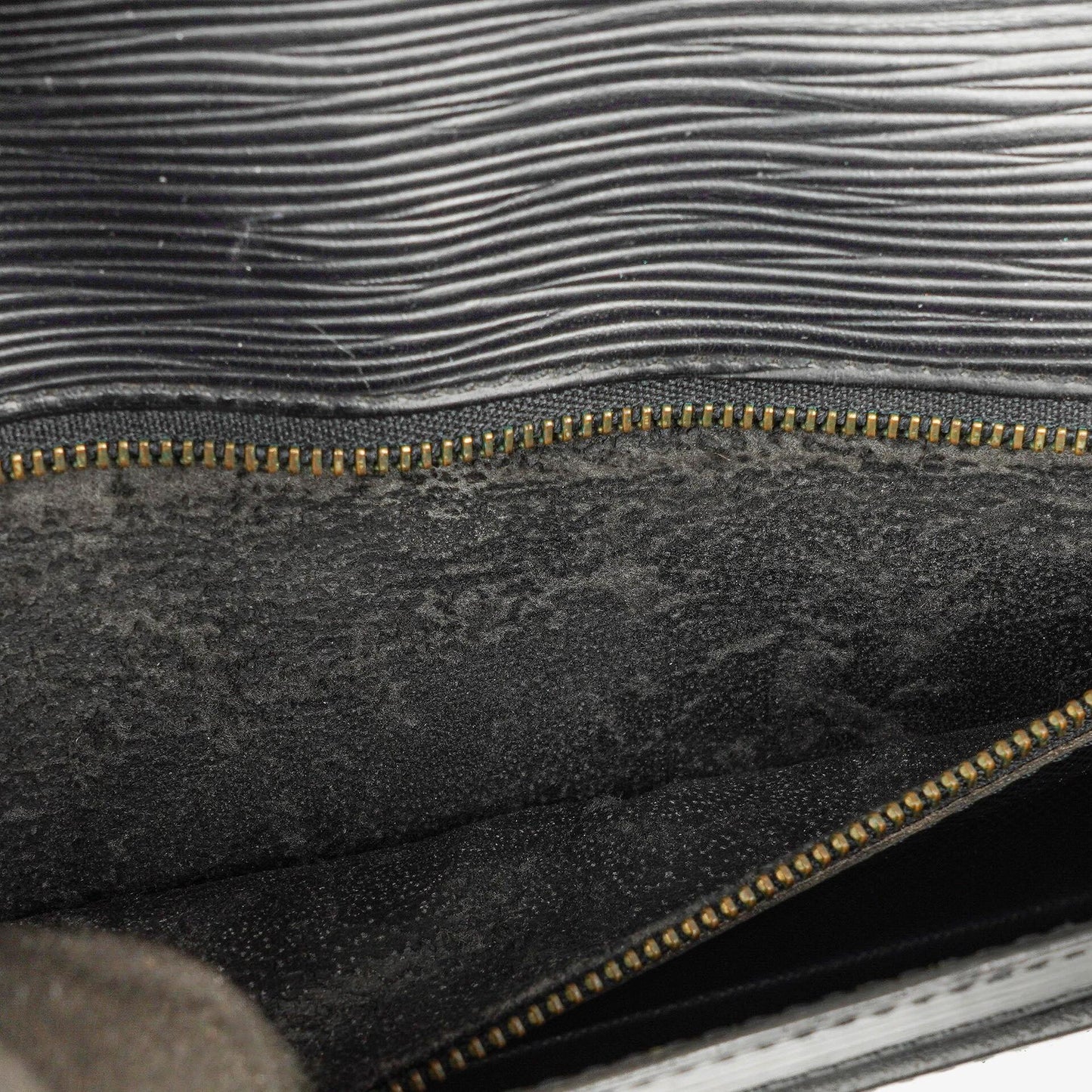 Louis Vuitton Pochette Sellier Dragonne Black Epi Clutch