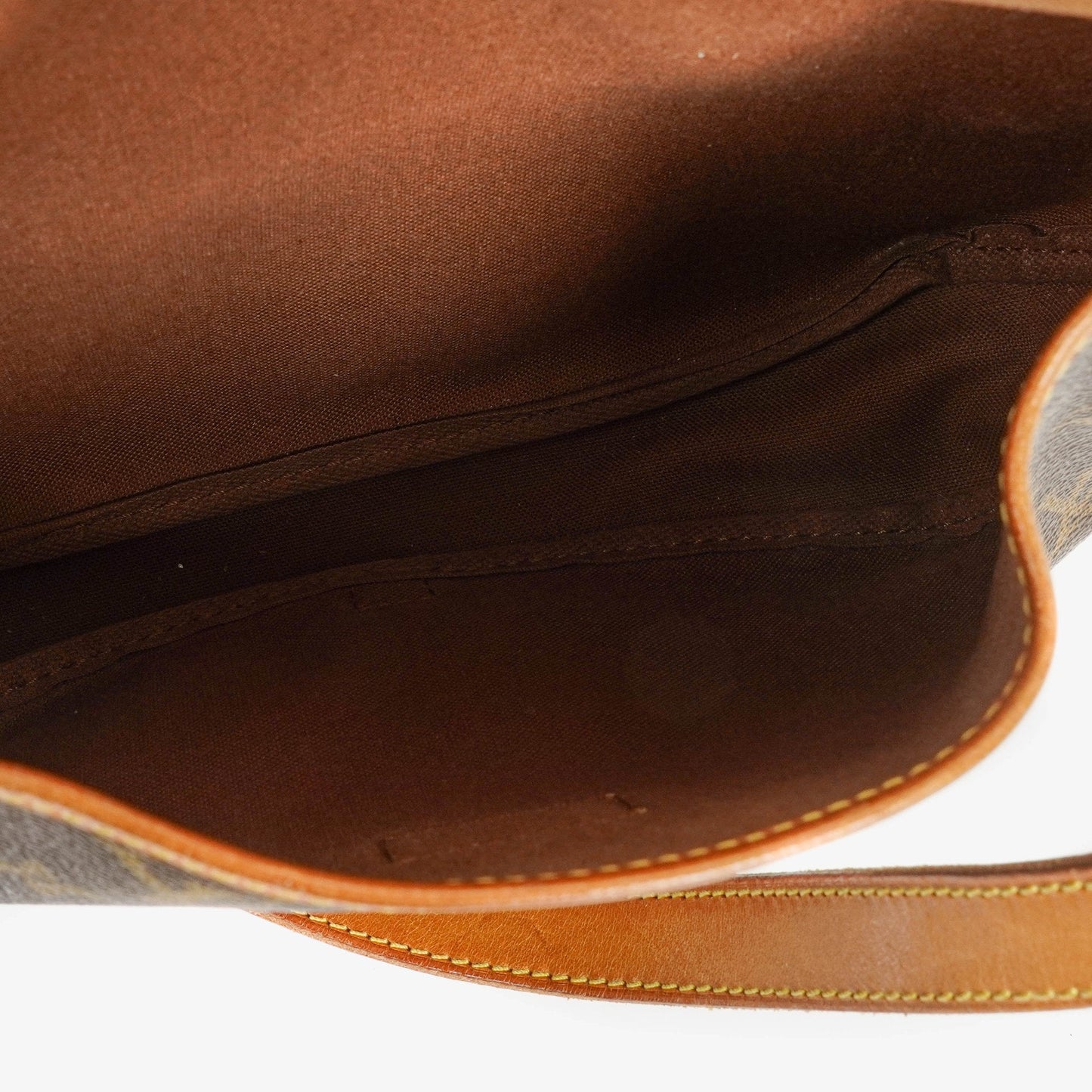Louis Vuitton Saumur 30 Monogram Canvas Crossbody Bag