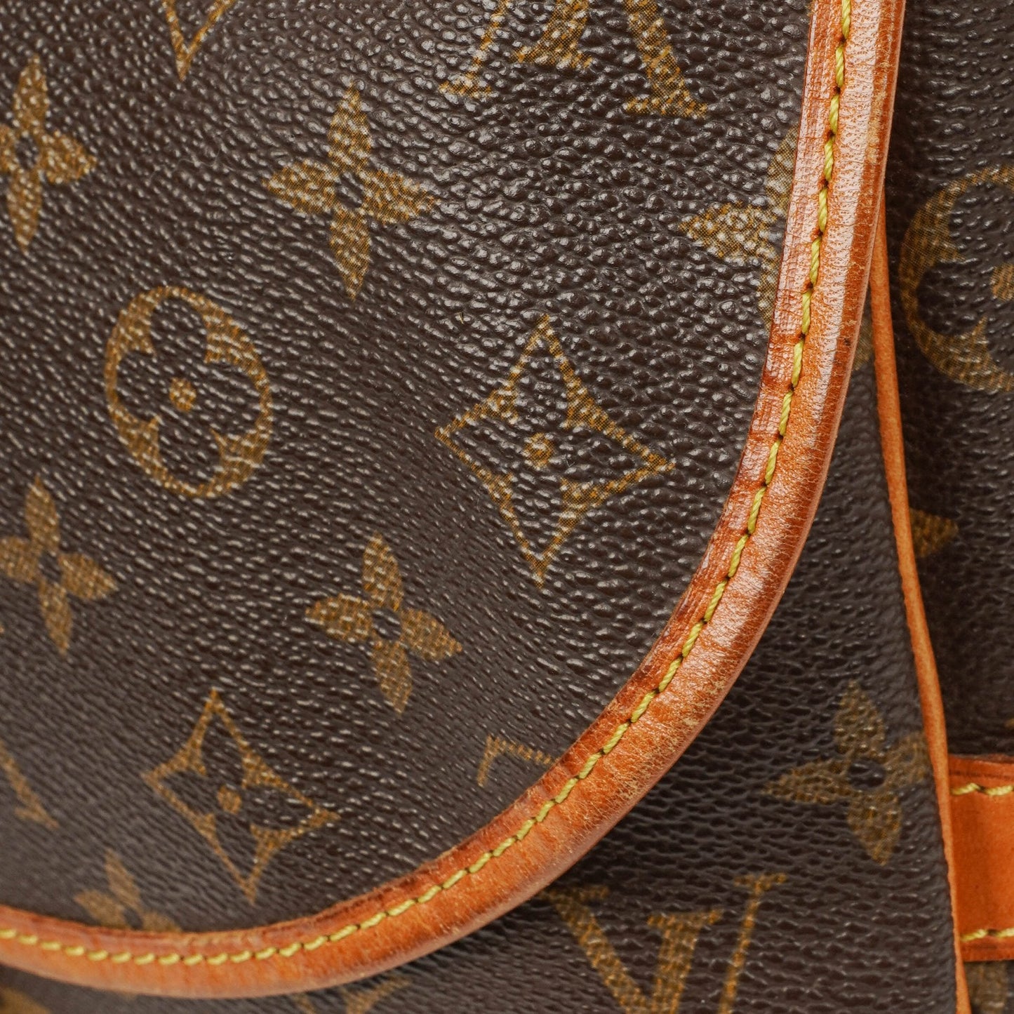 Louis Vuitton Saumur 30 Monogram Canvas Crossbody Bag