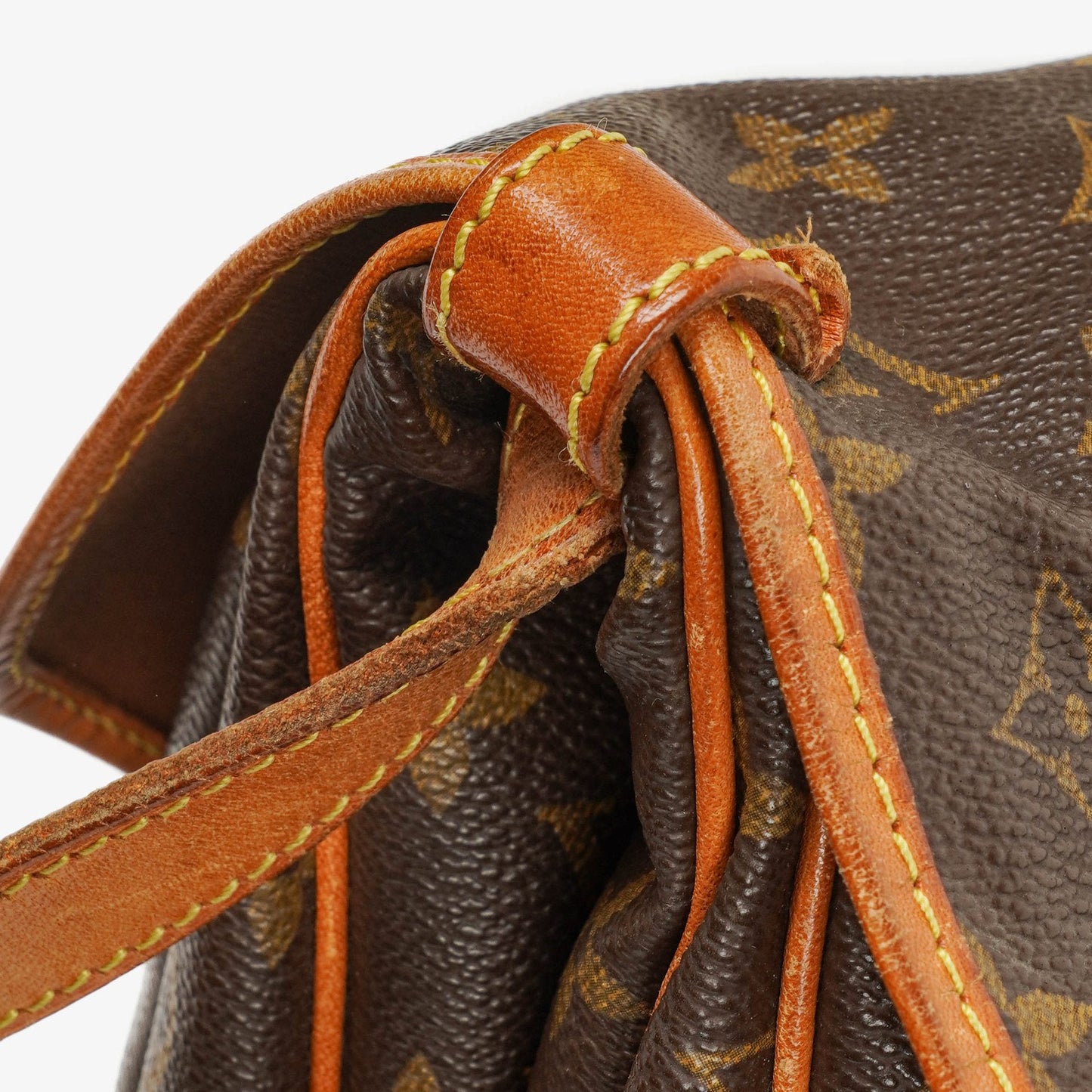 Louis Vuitton Saumur 30 Monogram Canvas Crossbody Bag