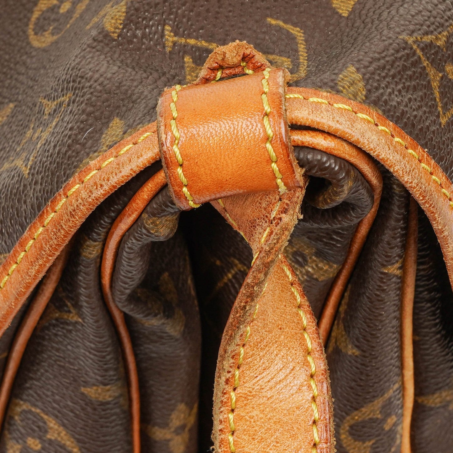 Louis Vuitton Saumur 30 Monogram Canvas Crossbody Bag