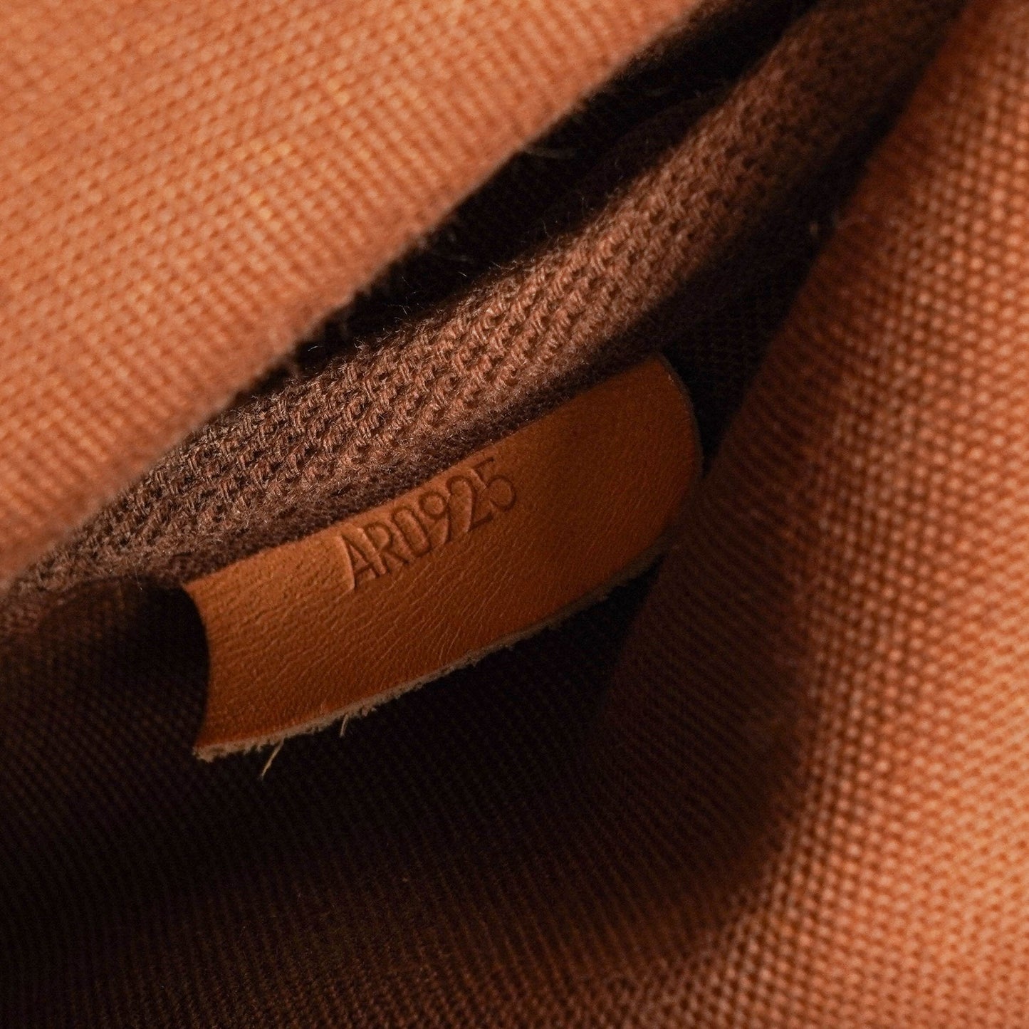 Louis Vuitton Saumur 30 Monogram Canvas Crossbody Bag