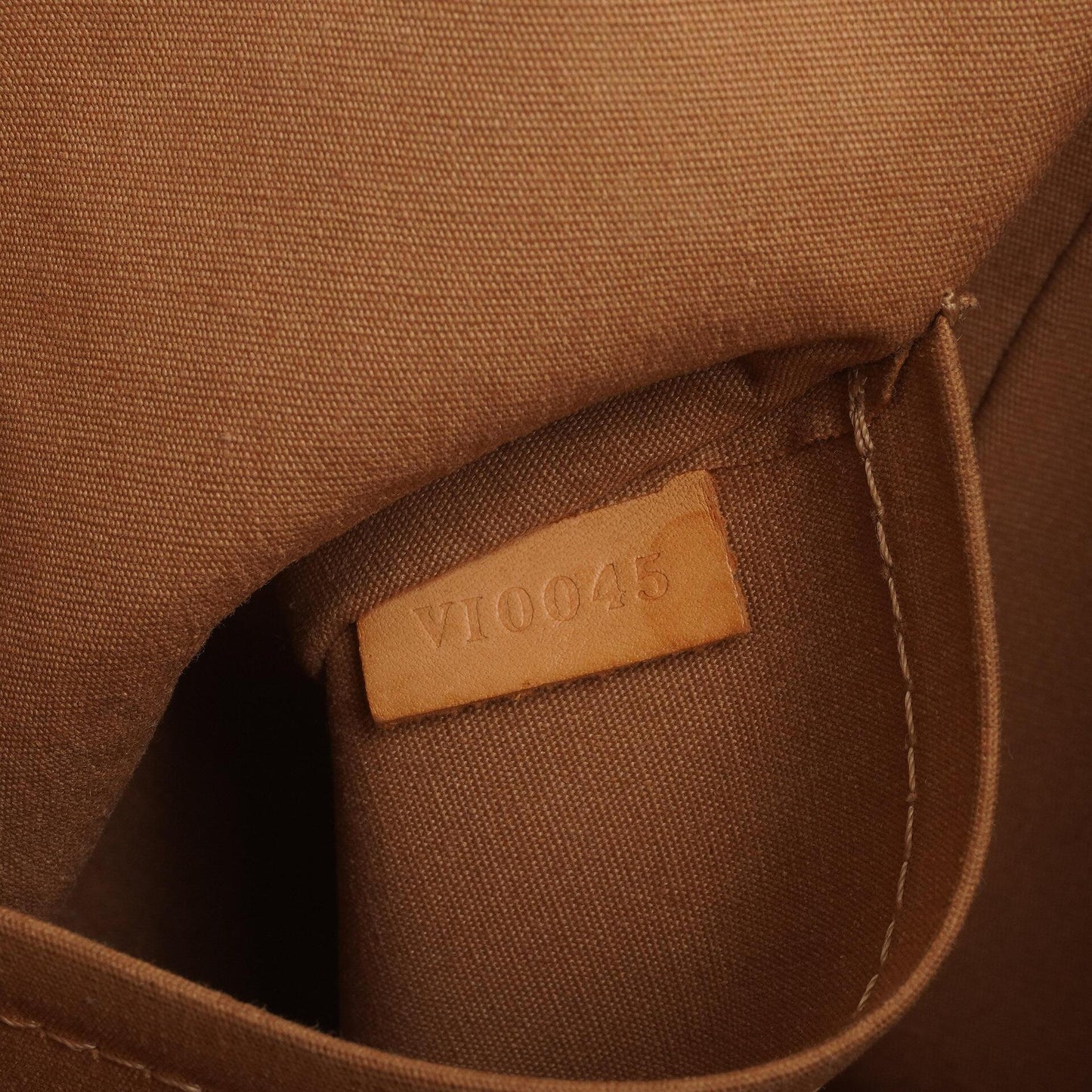 Louis Vuitton Stillwood Vertical Beige Monogram Vernis Handbag