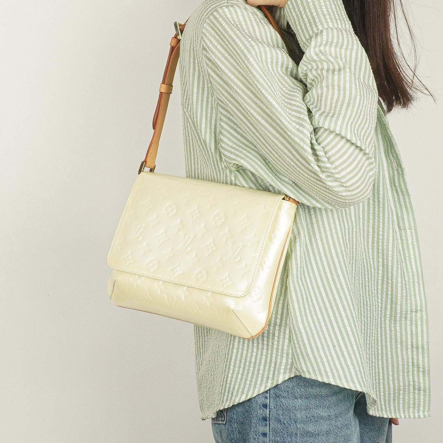 Louis Vuitton Thompson Street Perle Monogram Vernis Leather Shoulder Bag