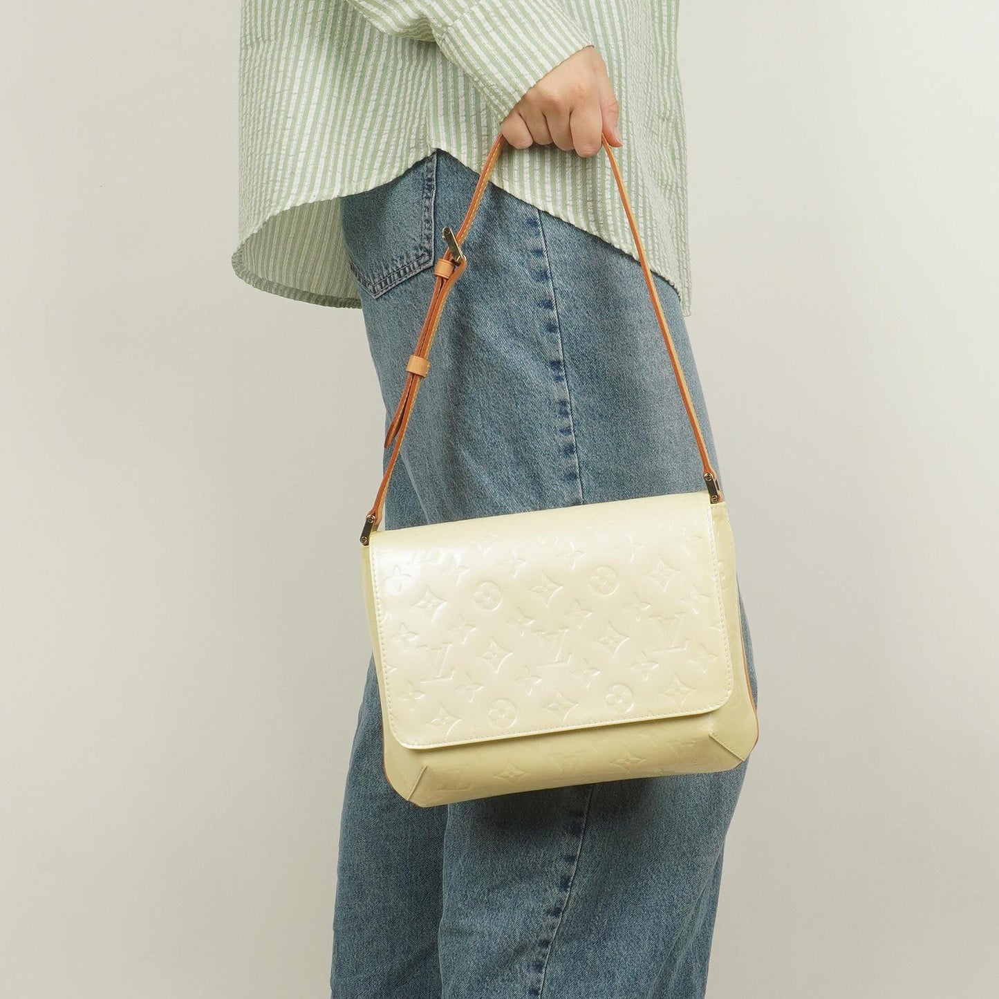 Louis Vuitton Thompson Street Perle Monogram Vernis Leather Shoulder Bag