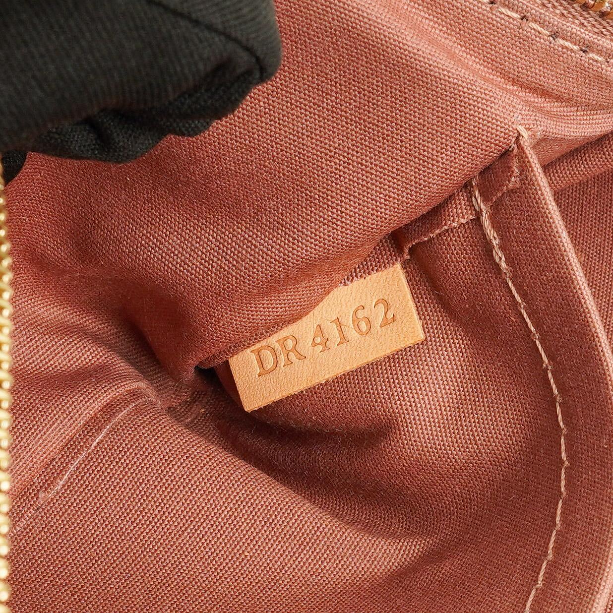 Louis Vuitton Vernis Pochette Accessories NM Rose Velours