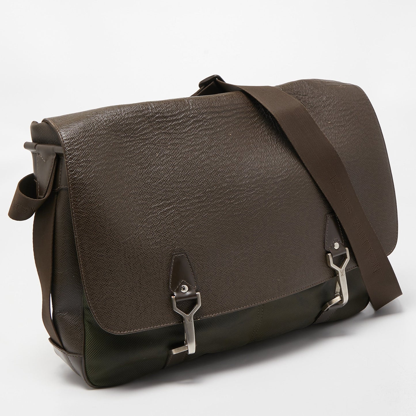 LOUIS VUITTON Brown/Green Taiga Leather Dersou Messenger Bag