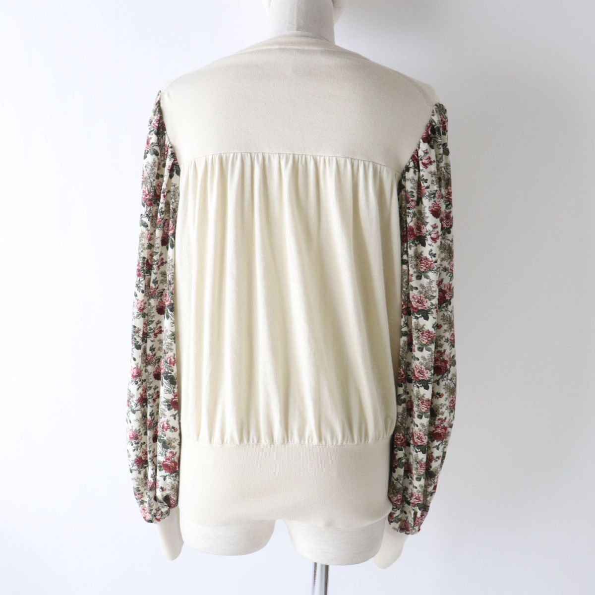 LOUIS VUITTON knit Main: 33% wool, Main: 32% cashmere, Main: 28% silk, Main: 5% nylon, Main: 2% polyurethane, Part: 100% silk Light beige x multicolor (flower print) Women M