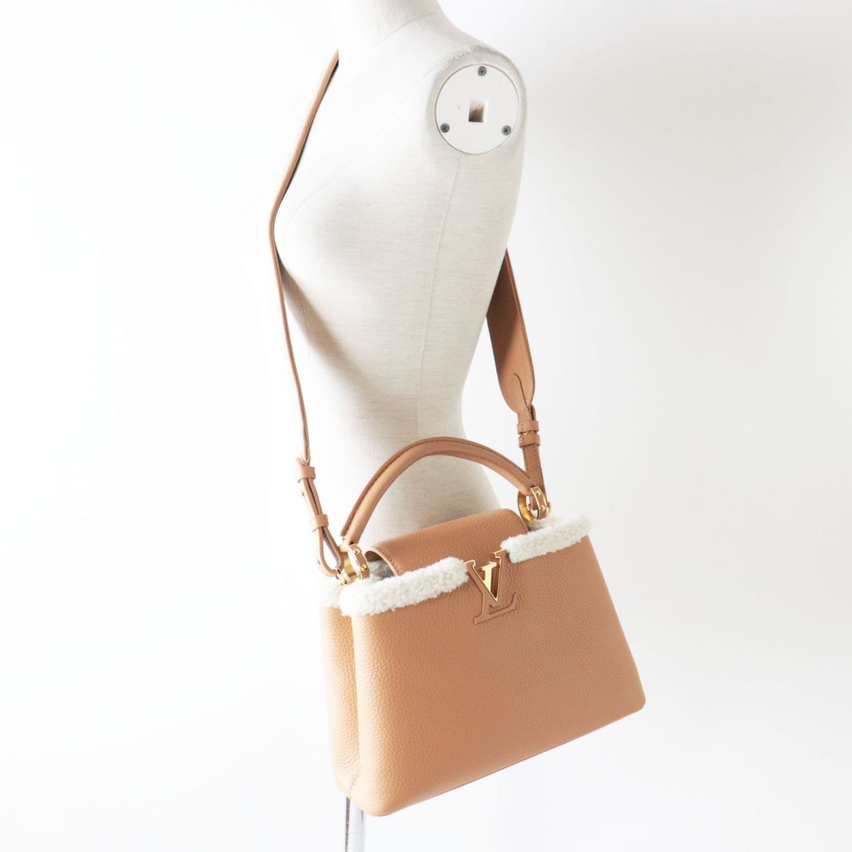 LOUIS VUITTON Shoulder Bag M59267 Taurillon Clemence Leather beige Capusine BB
