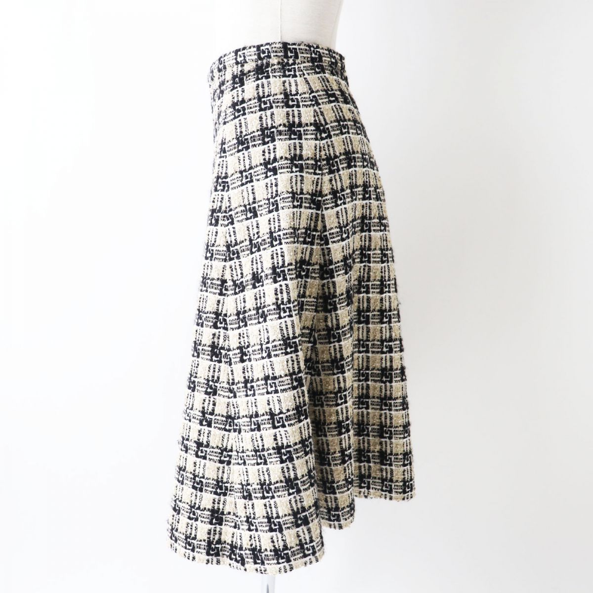 GUCCI skirt Main: 24% cotton, Main: 23% wool, Main: 20% polyester, Main: 19% acrylic, Main: 9% polyamide Black x white x gold<br>(tweed) Women 36