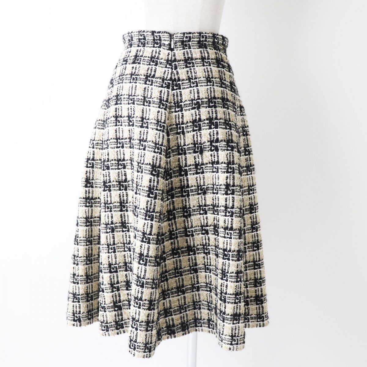 GUCCI skirt Main: 24% cotton, Main: 23% wool, Main: 20% polyester, Main: 19% acrylic, Main: 9% polyamide Black x white x gold<br>(tweed) Women 36