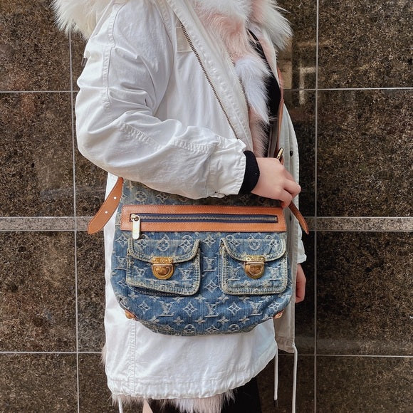 LOUIS VUITTON baggy PM crossbody bag