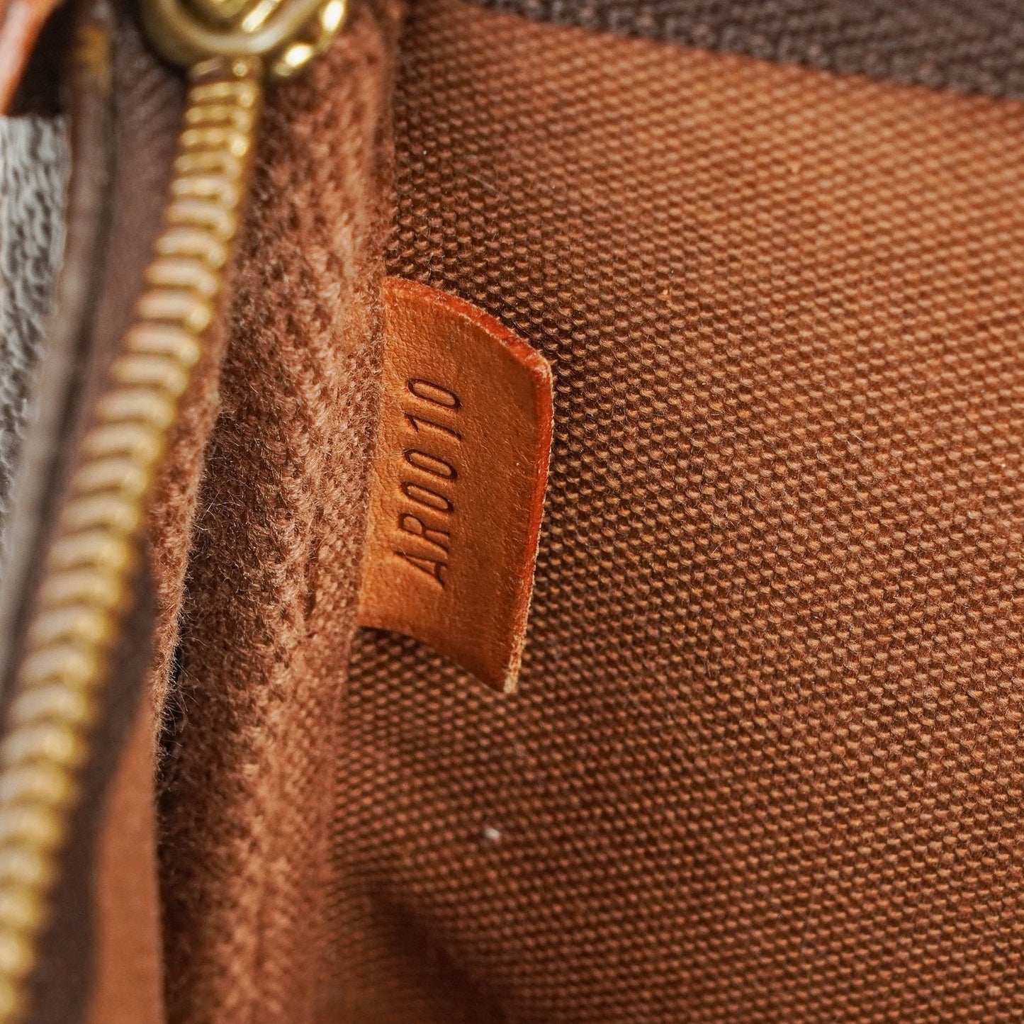 Pochette Accessoires Louis Vuitton Monogram Canvas Clutch Bag