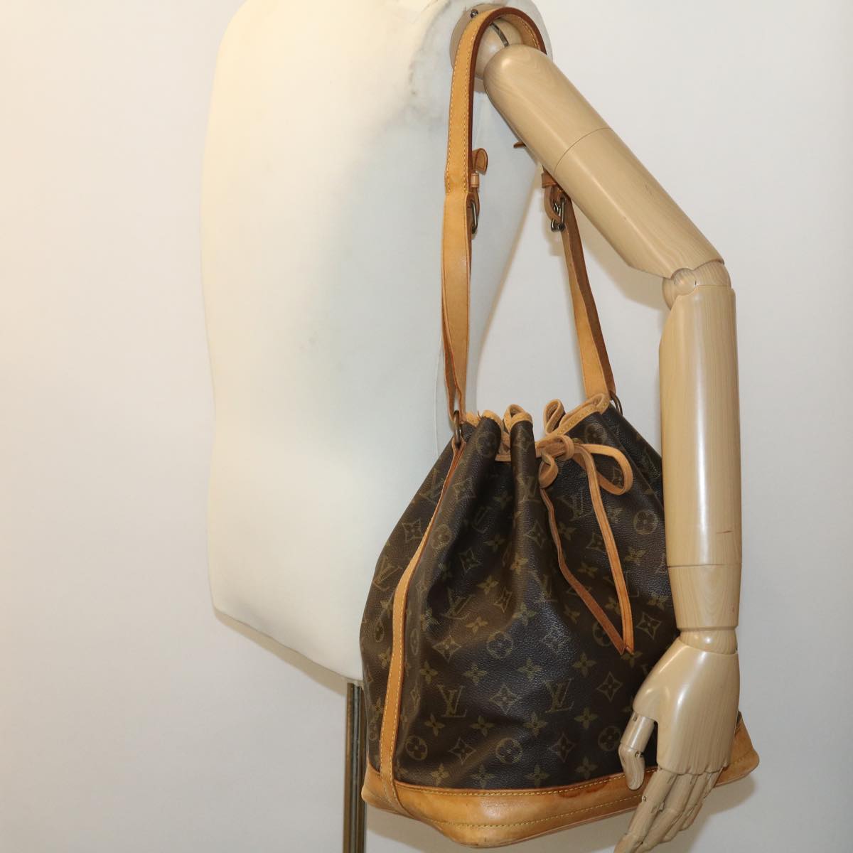 LOUIS VUITTON Monogram Noe Shoulder Bag M42224 LV pt1985