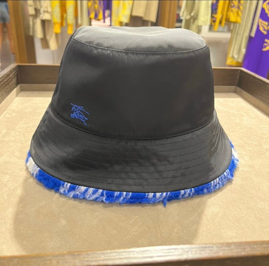 Luxury Burberry MH Fleece Check Reversible Bucket Hat Black
