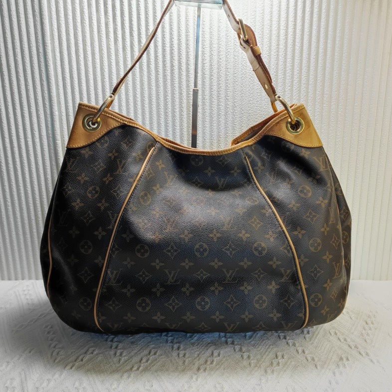 Louis Vuitton Monogram Canvas Hobo Bag in Brown