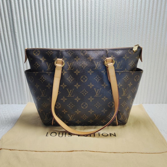 Louis Vuitton Monogram Canvas Tote Bag in Brown