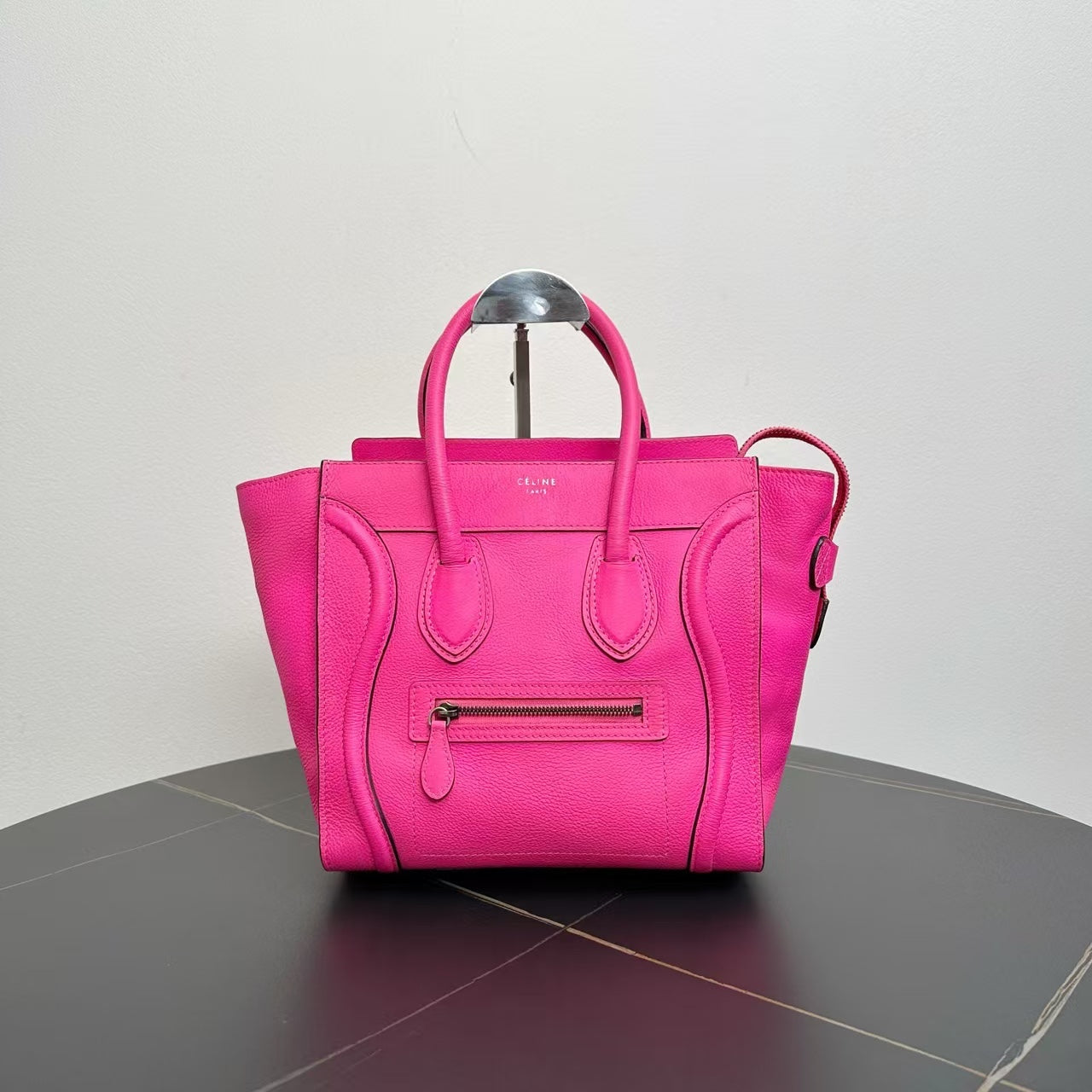Luxury CELINE Luggage Tote Bag in Pink Leather -